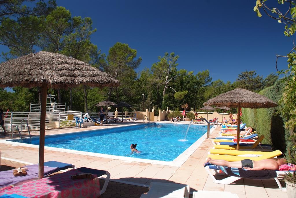 Camping Le Parc Saint-Paul-en-Foret Ngoại thất bức ảnh
