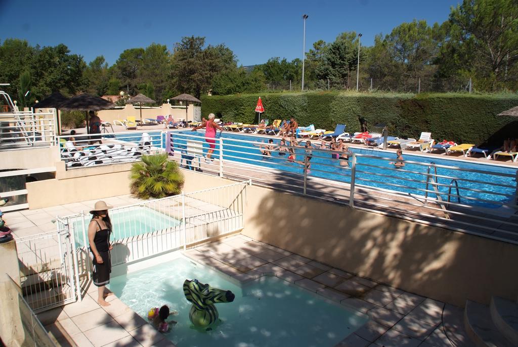 Camping Le Parc Saint-Paul-en-Foret Ngoại thất bức ảnh
