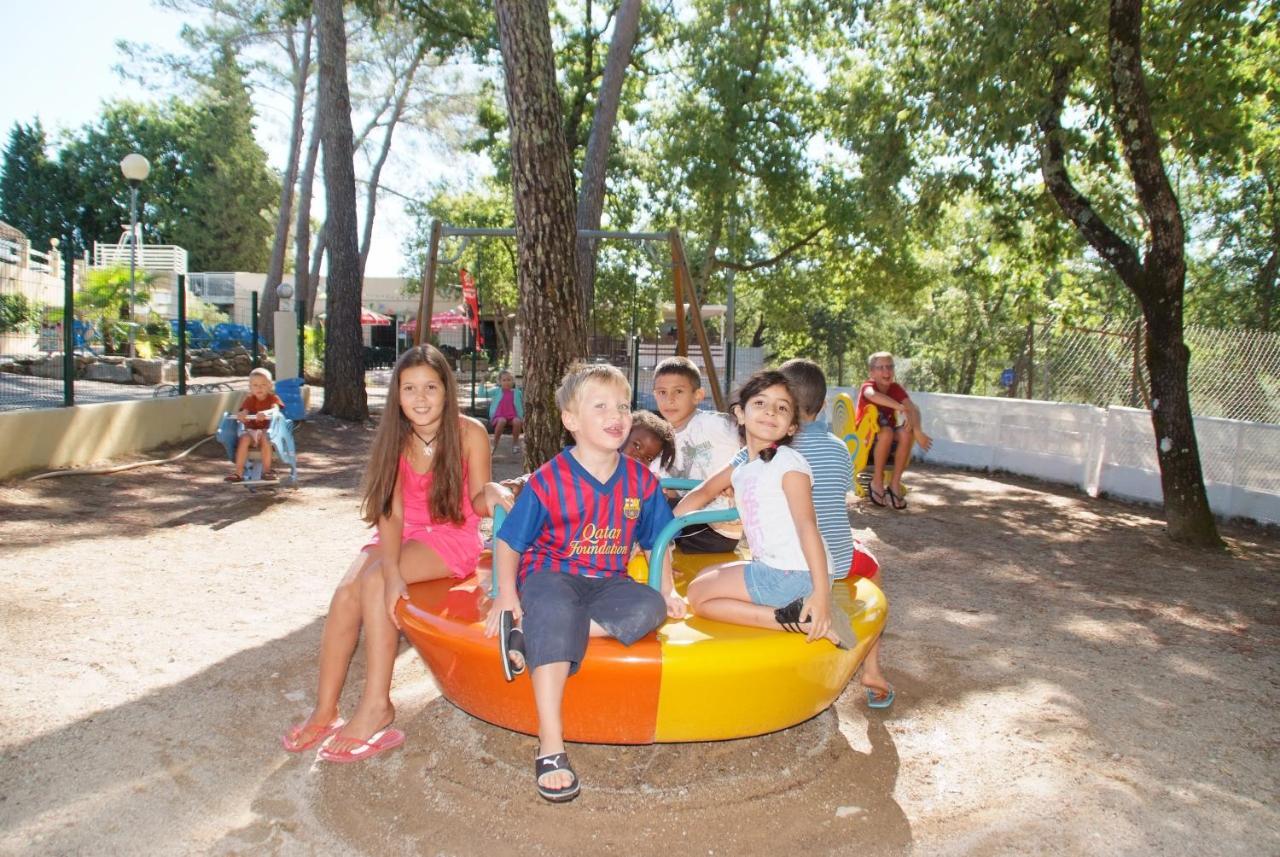 Camping Le Parc Saint-Paul-en-Foret Ngoại thất bức ảnh